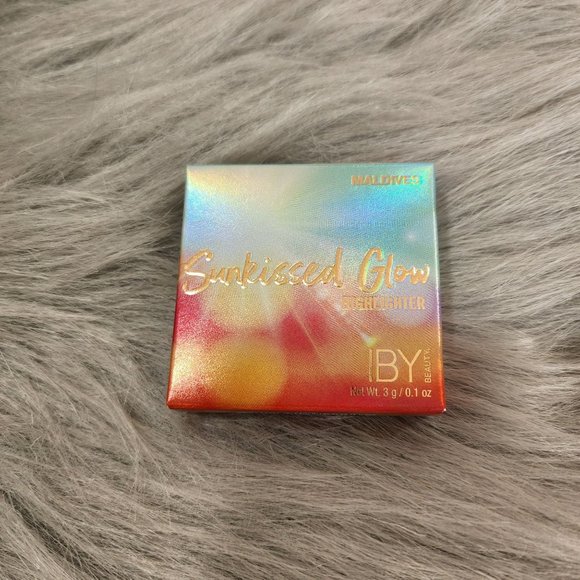 Lilly Pulitzer makeup bag with 3 full size Ipsy products & 2 sample size NWT - Picture 11 of 13